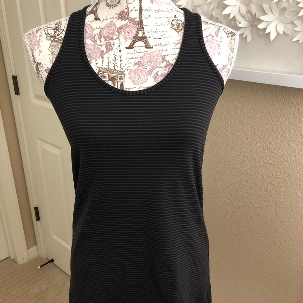 Lululemon workout tank in size L or 12. Like new